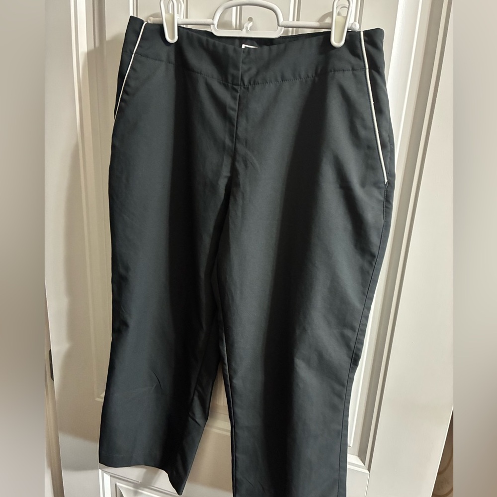 Adidas black size 4 golf capris with side zip and four pockets